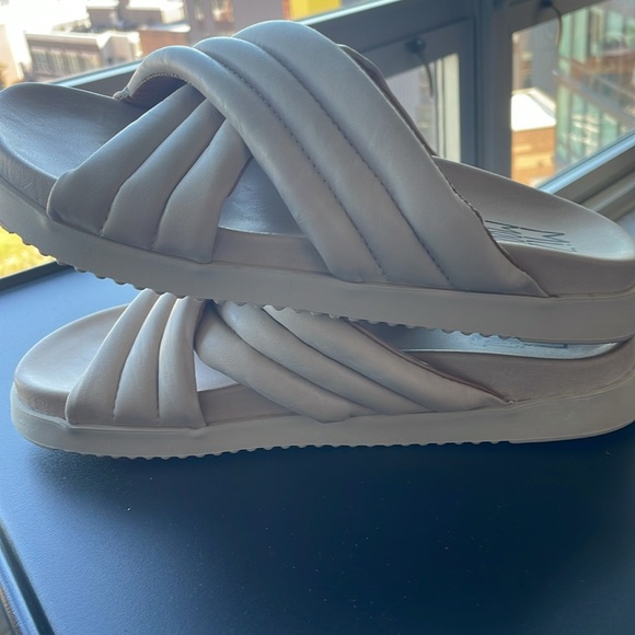 Miz Mooz New York City leather sandals. Cream color. Size 39 (8 1/2) - Picture 8 of 8